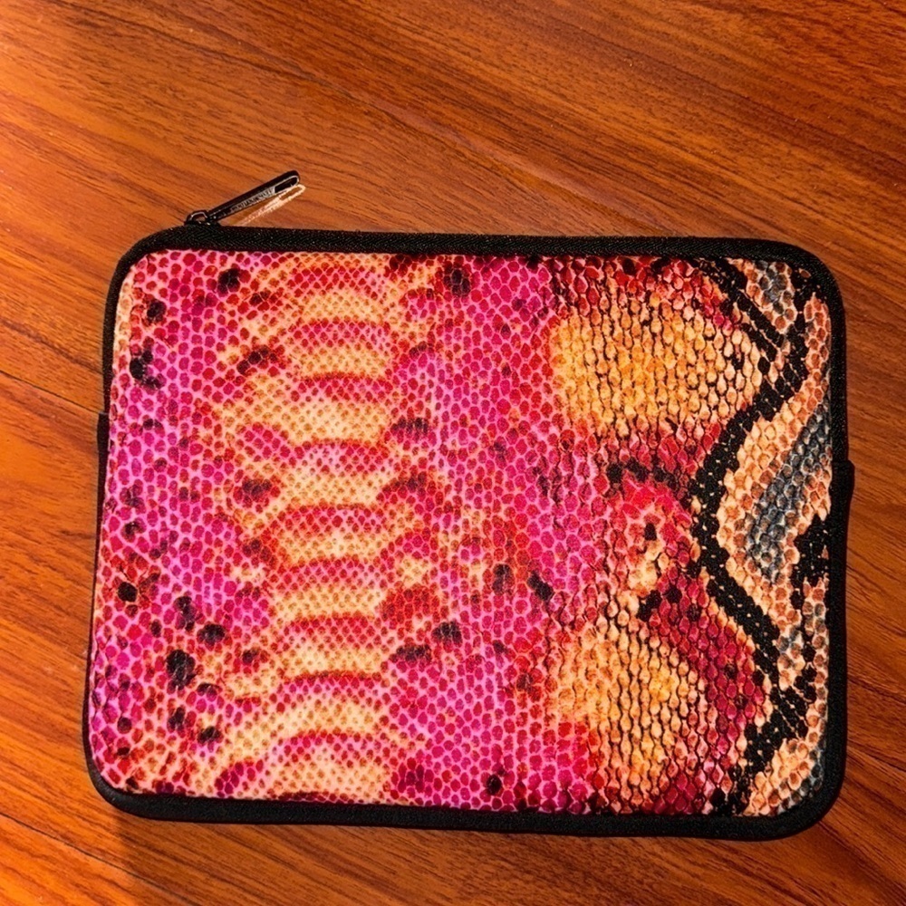 Snake print black tech iPad case tablet small neoprene padded zip Cynthia rowley - Picture 2 of 7